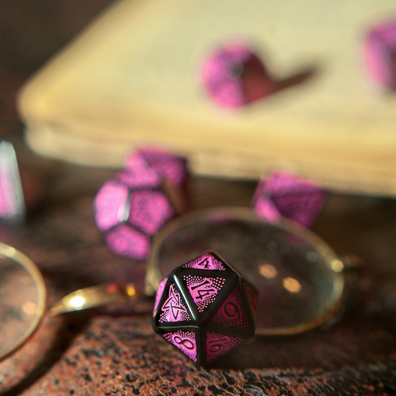 Call of Cthulhu Dice - Black & Magenta (7th Edition)